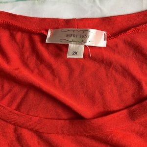 Orange-red button tee